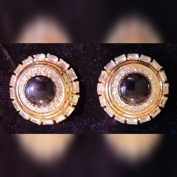 Valentino Garavani 🇨🇮 Italian VTG Black Cabachon Gold Plated Clip-on Earrings - Picture 10 of 10